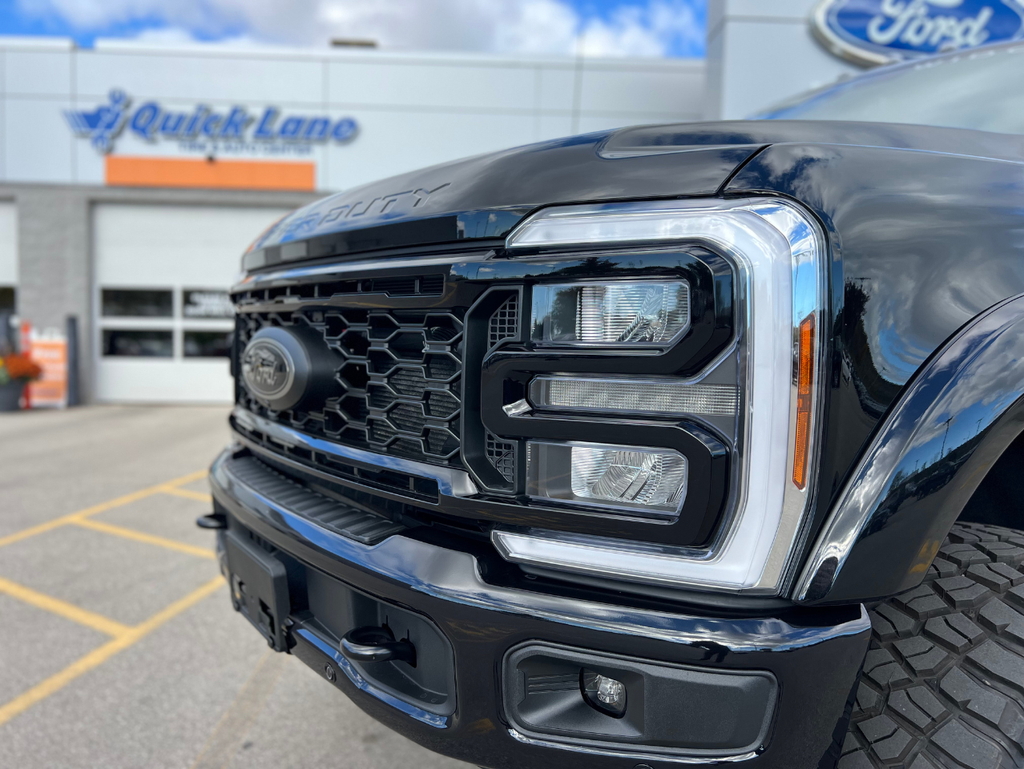 2026 Ford F-250SD Black Widow