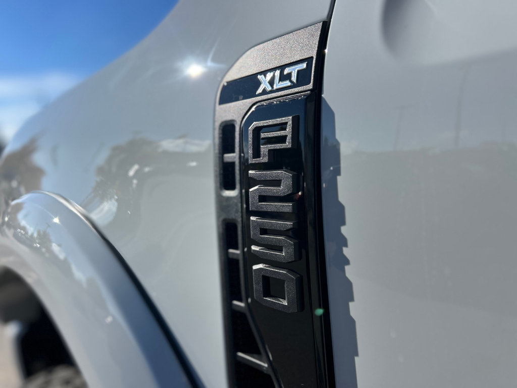 2026 Ford F-250SD Black Widow