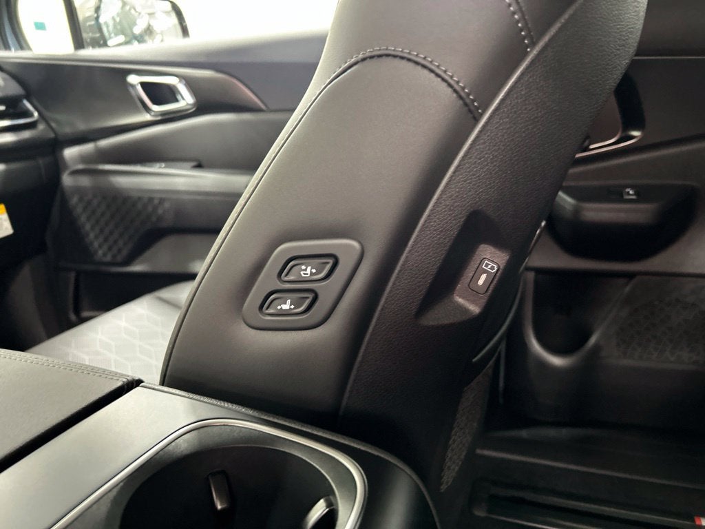 2027 Kia Carnival EX