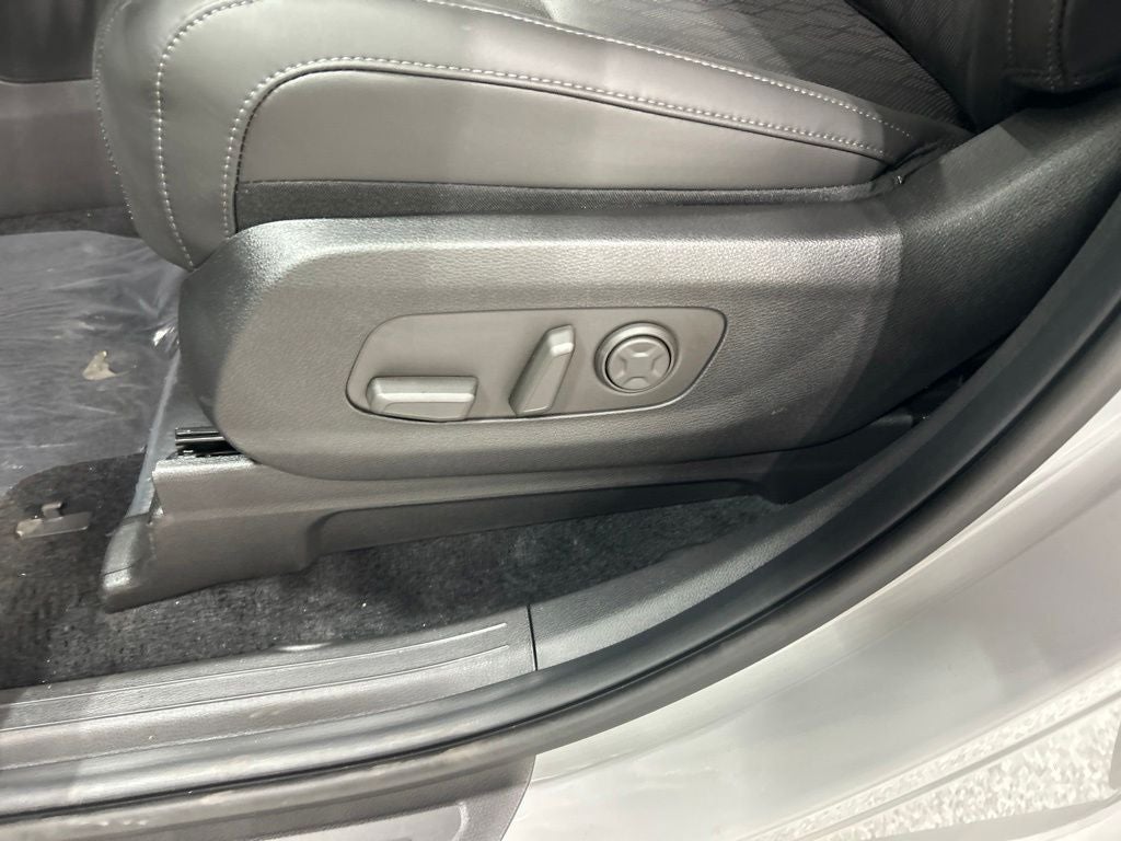 2027 Kia Carnival EX