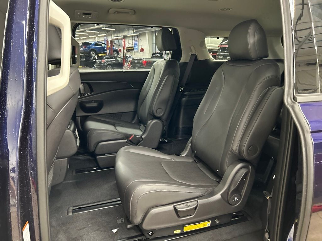 2027 Kia Carnival EX