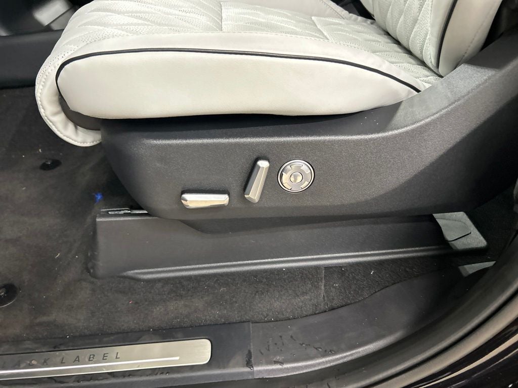 2027 Lincoln Navigator Black Label