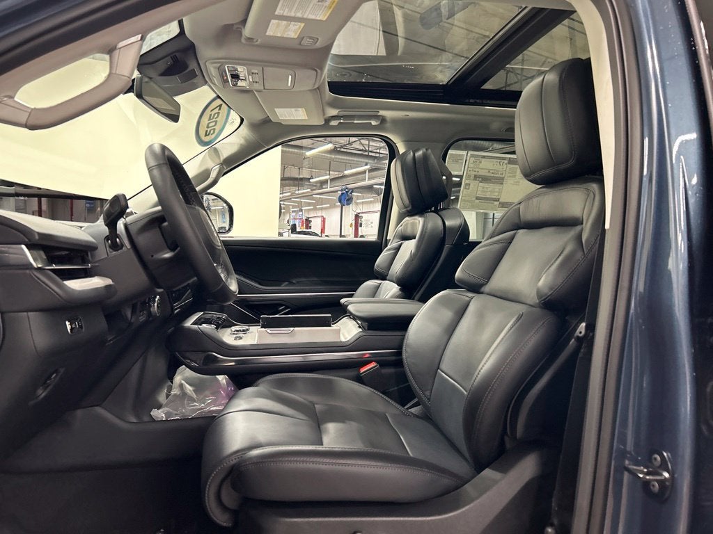 2027 Lincoln Navigator L Reserve