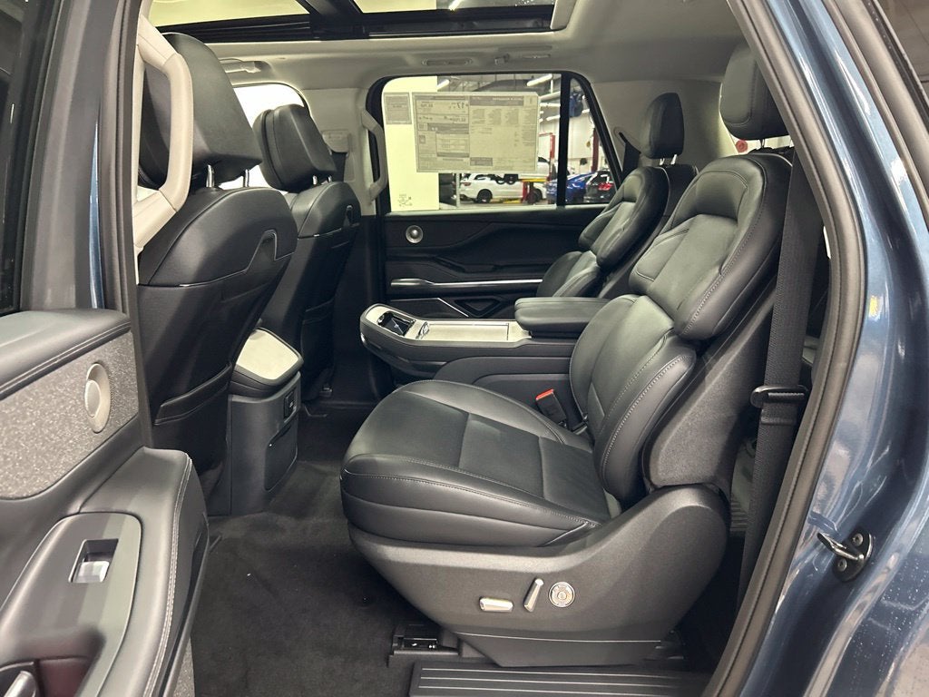 2027 Lincoln Navigator L Reserve