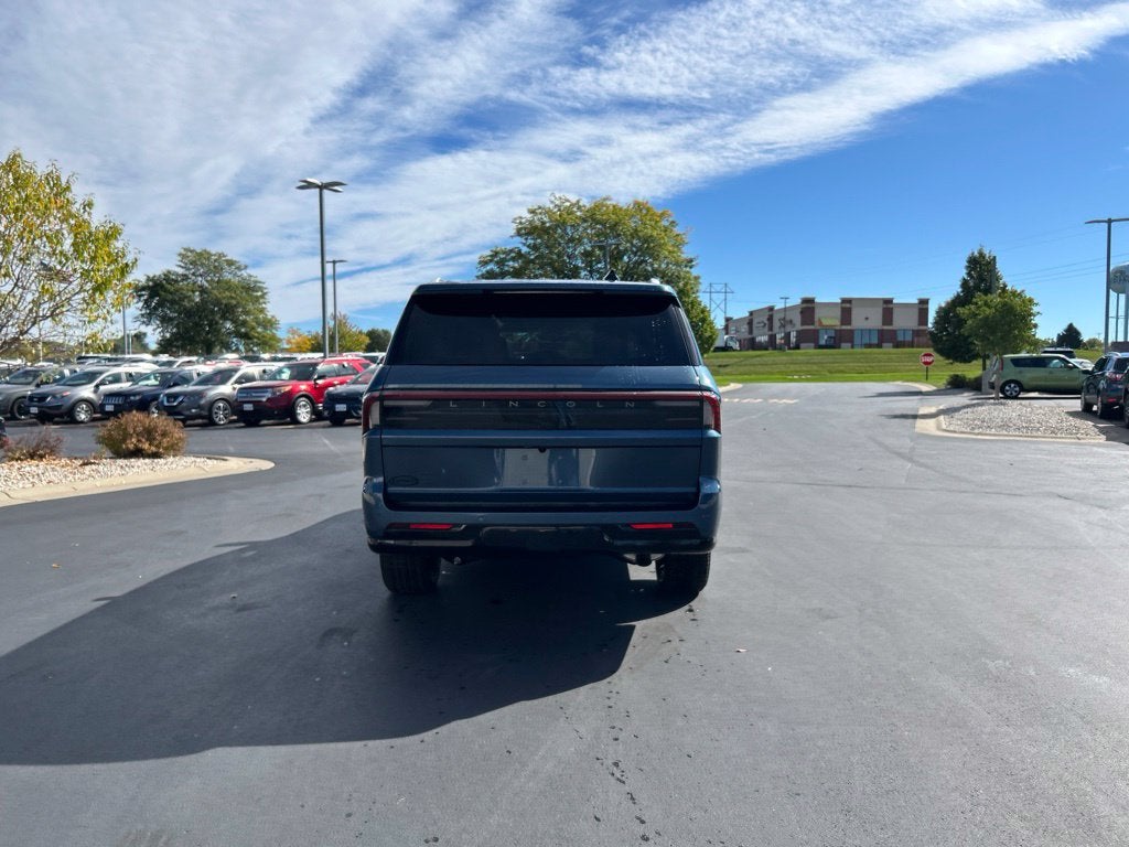 2027 Lincoln Navigator L Reserve