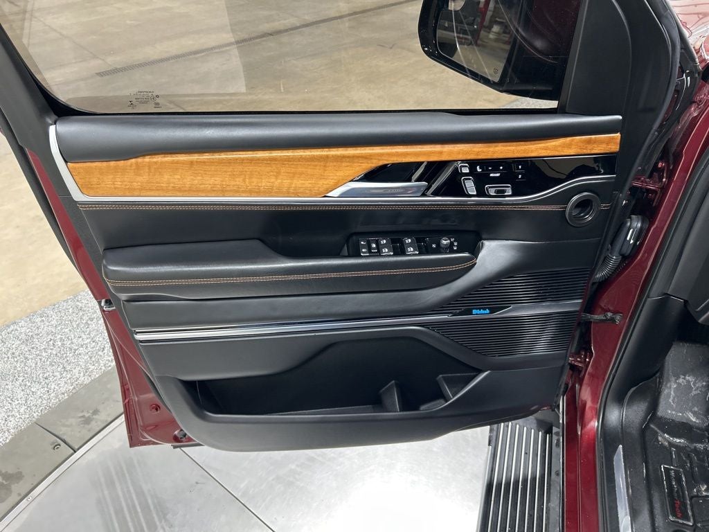 2022 Jeep Grand Wagoneer Series III