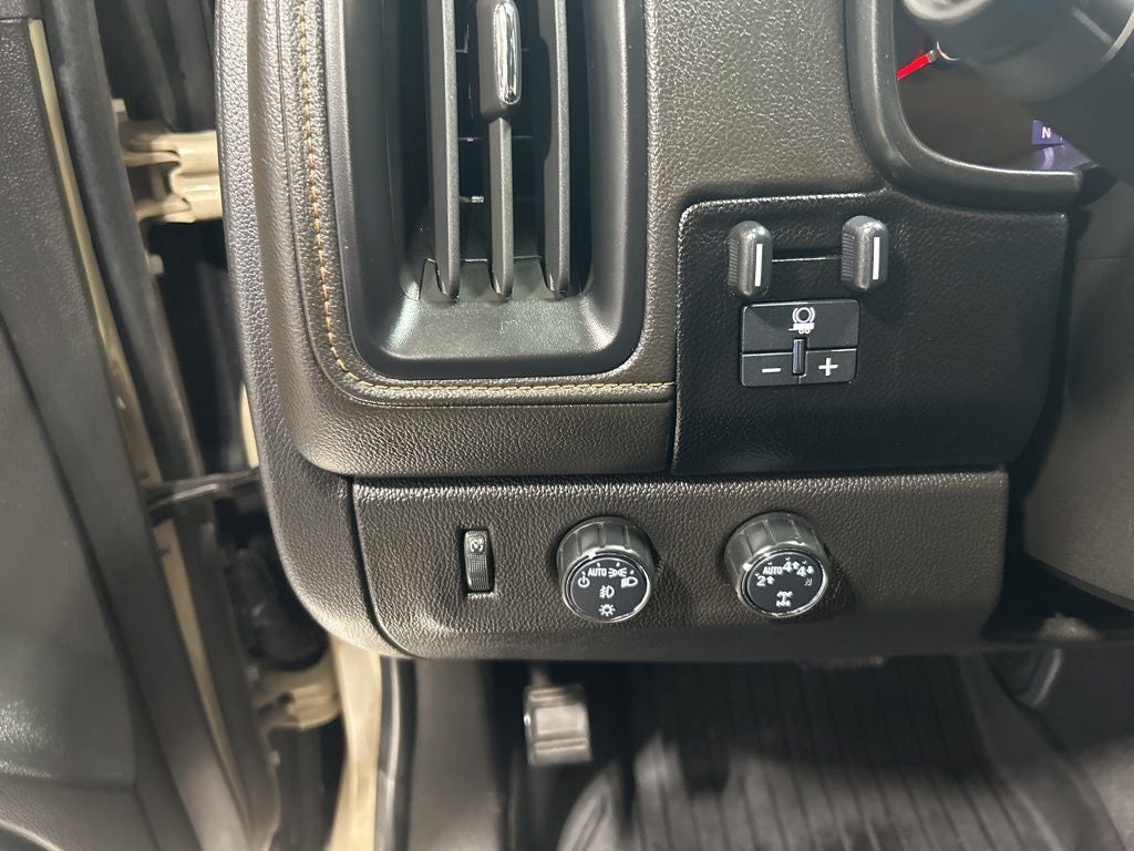 2022 GMC Canyon AT4 w/Leather