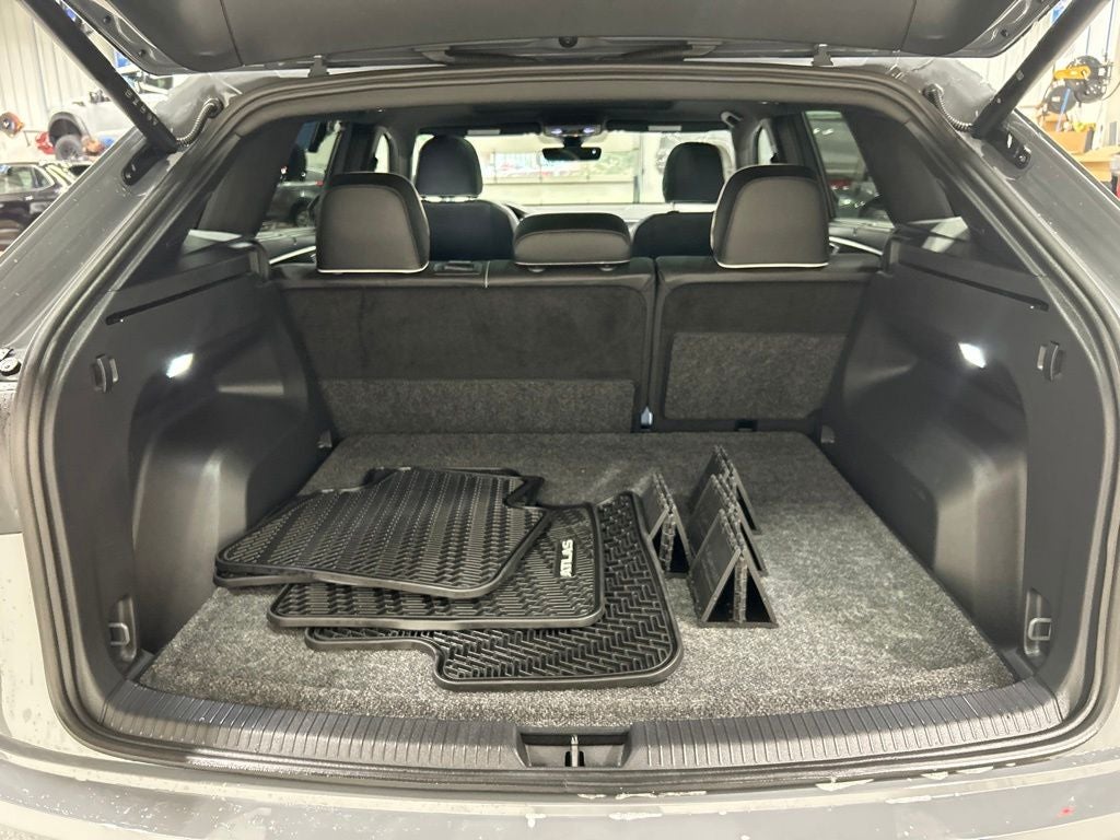 2025 Volkswagen Atlas Cross Sport 2.0T SEL Premium R-Line