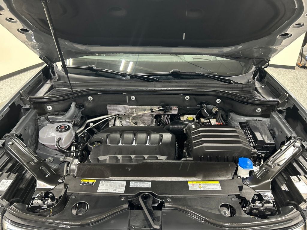 2025 Volkswagen Atlas Cross Sport 2.0T SEL Premium R-Line