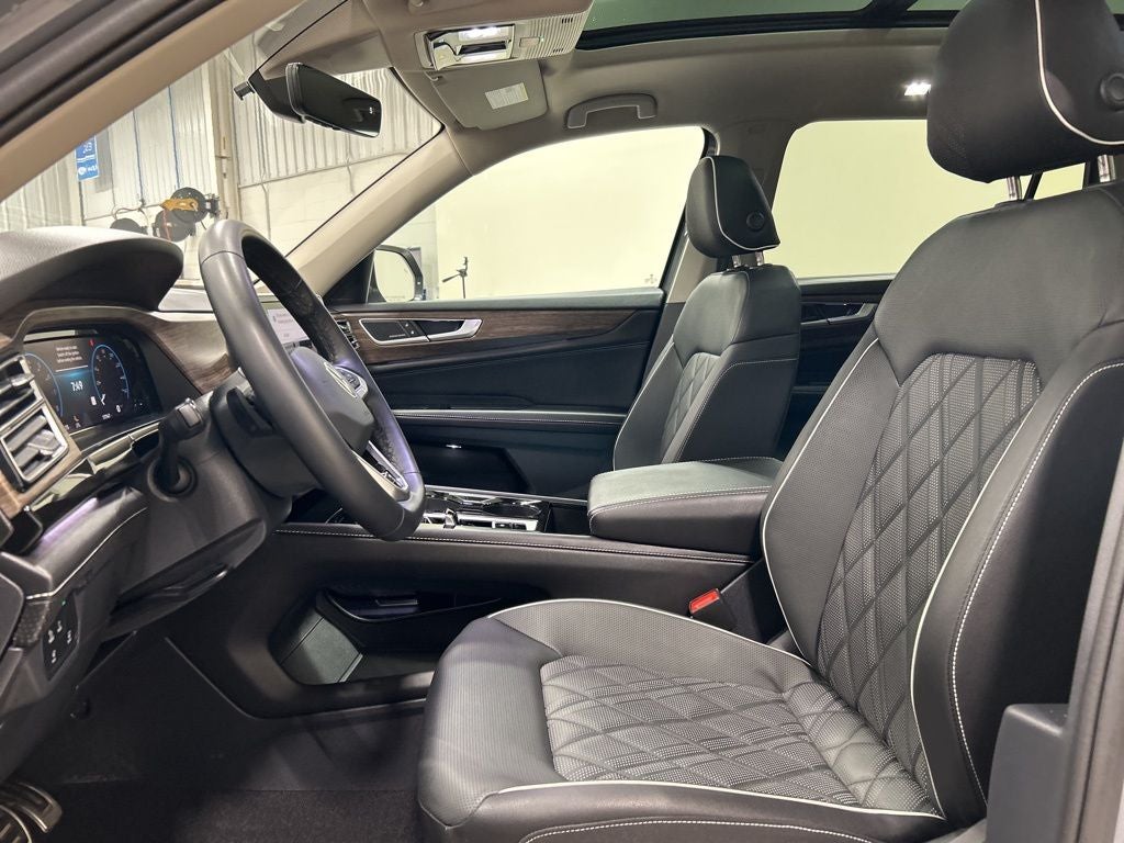 2025 Volkswagen Atlas 2.0T SEL Premium R-Line