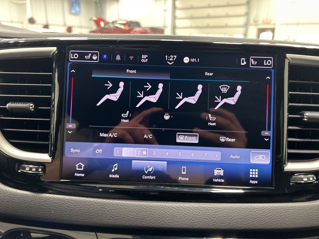 2025 Chrysler Pacifica Select