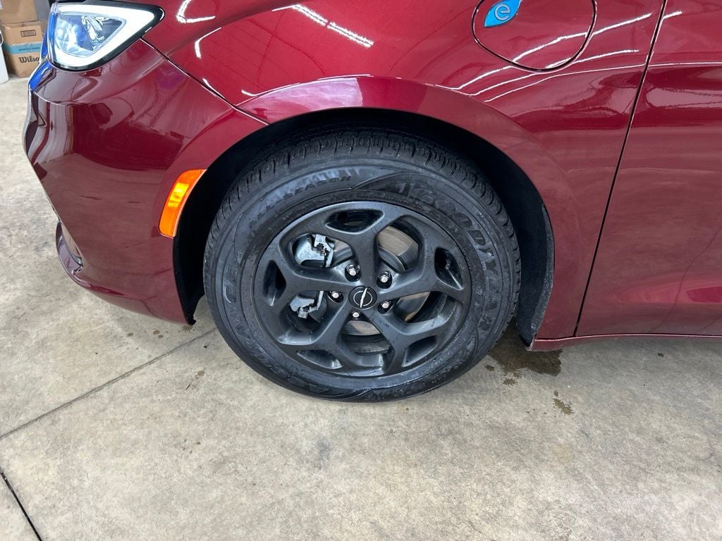 2022 Chrysler Pacifica Hybrid Touring L