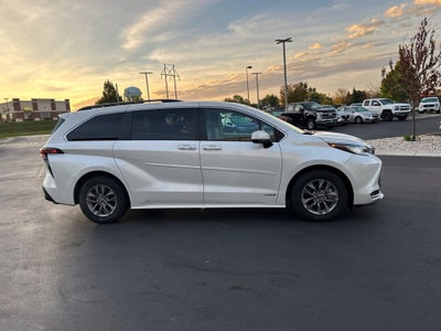 2021 Toyota Sienna XLE 7 Passenger