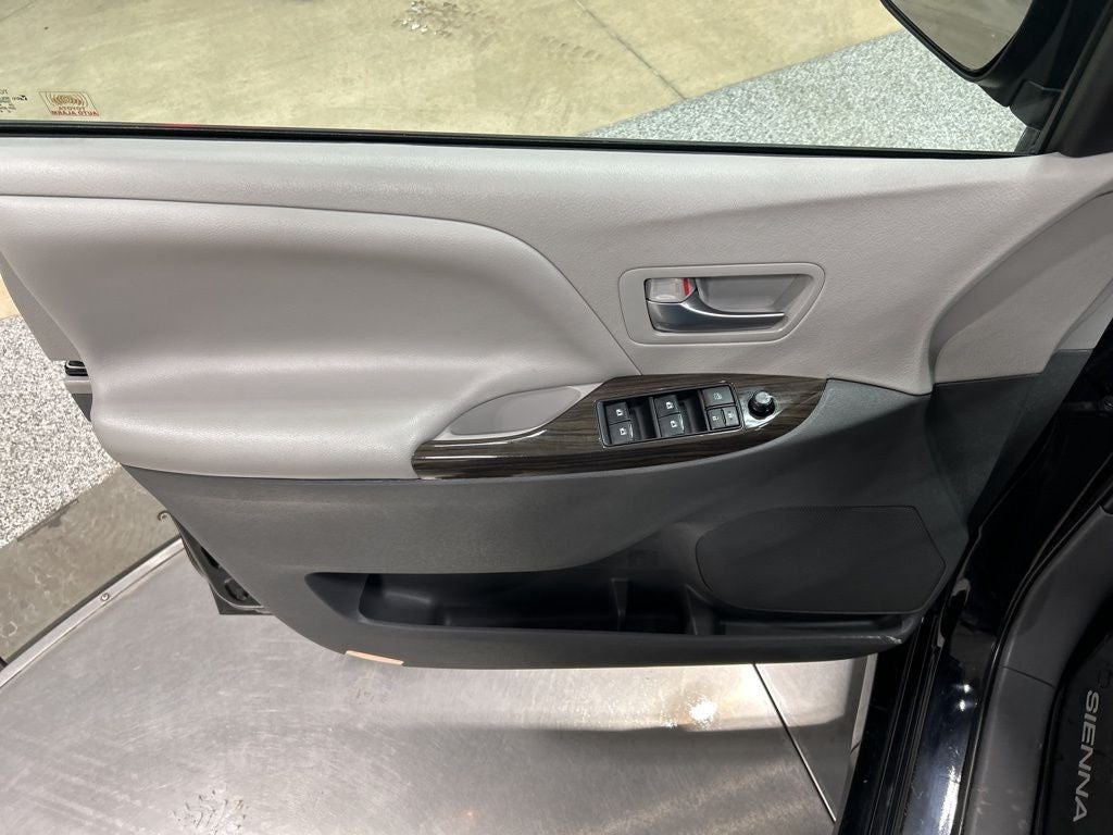 2020 Toyota Sienna XLE