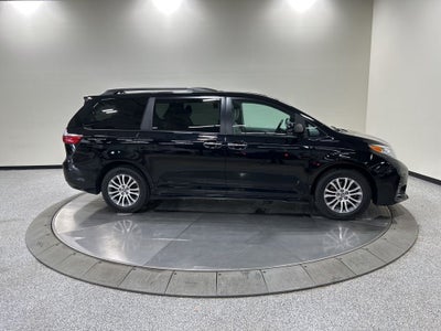 2020 Toyota Sienna XLE
