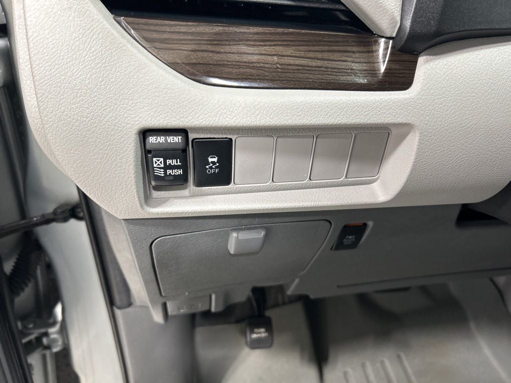 2020 Toyota Sienna XLE 8 Passenger