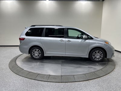 2020 Toyota Sienna XLE 8 Passenger