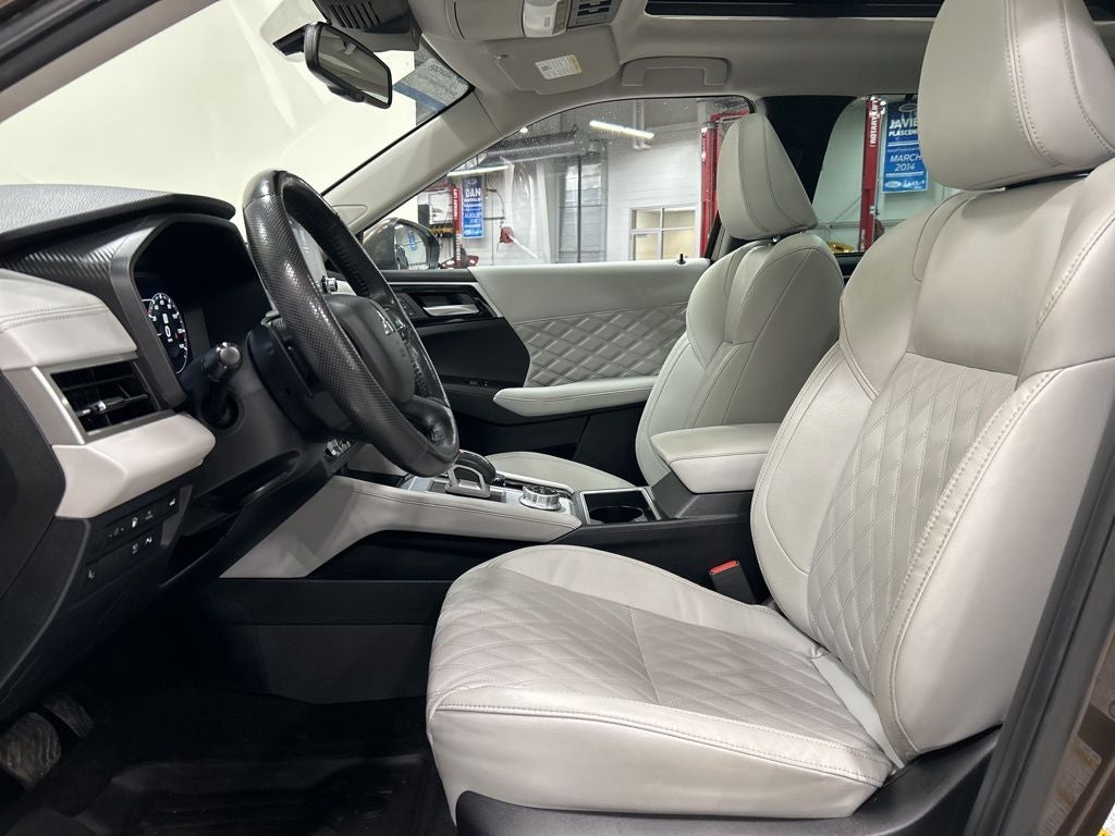 2023 Mitsubishi Outlander PHEV Base