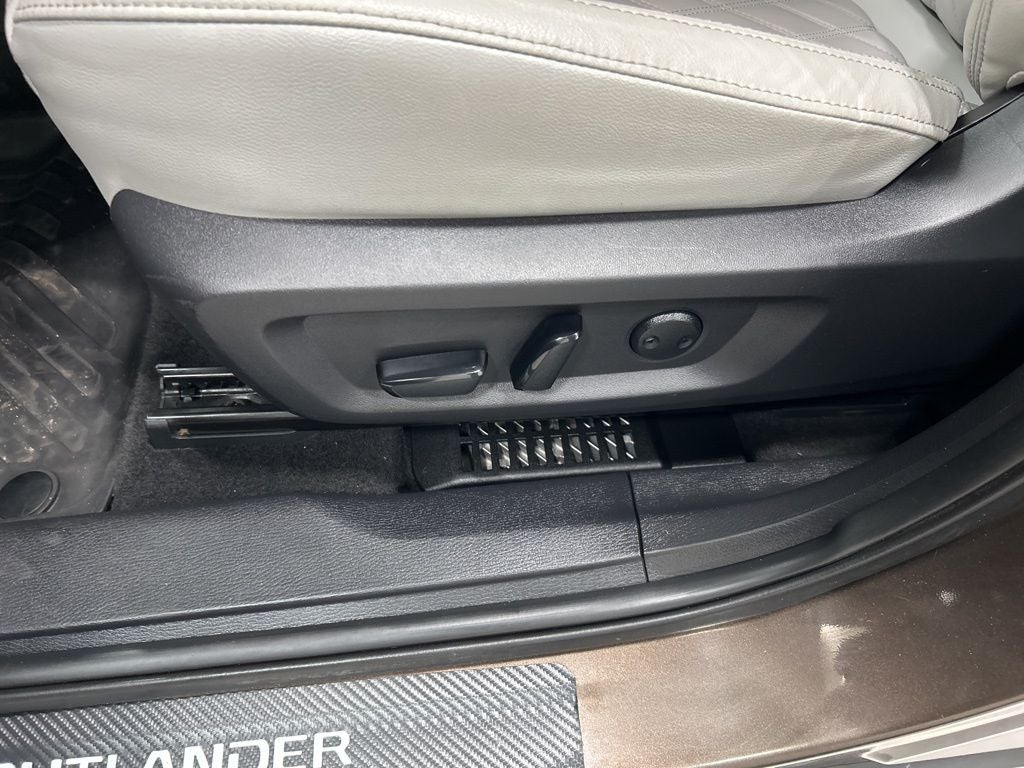 2023 Mitsubishi Outlander PHEV Base