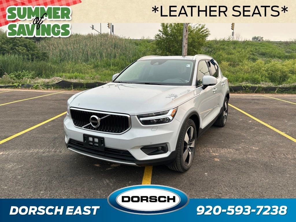 2022 Volvo XC40 Momentum