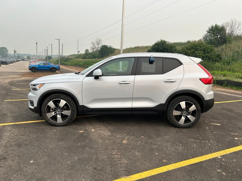 2022 Volvo XC40 Momentum