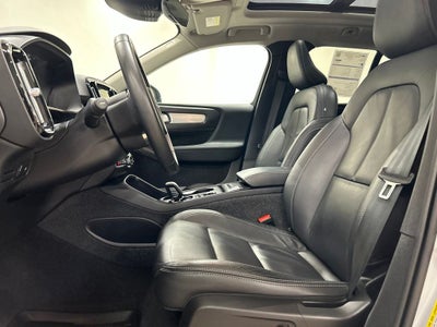 2022 Volvo XC40 Momentum