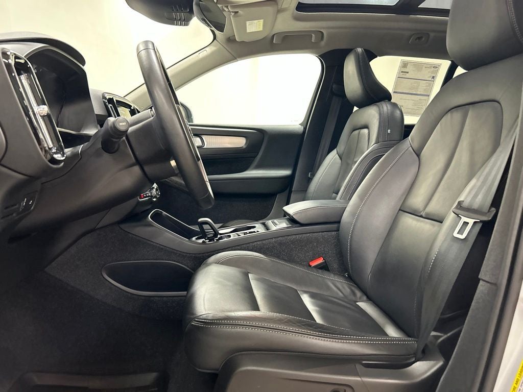 2022 Volvo XC40 Momentum