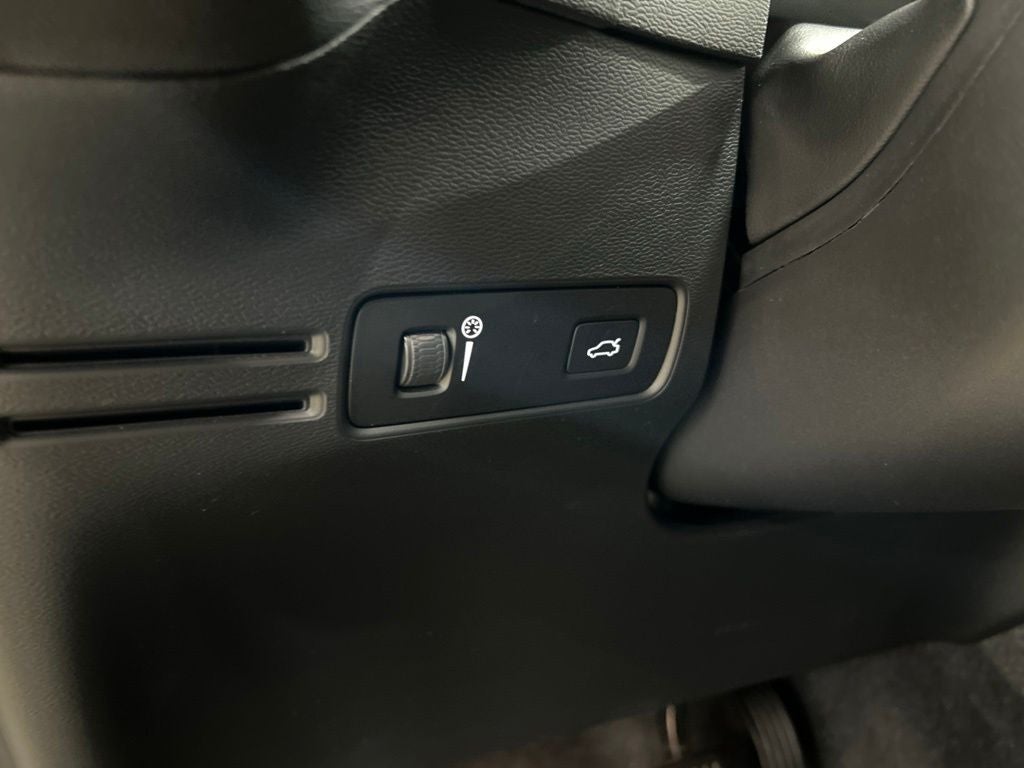 2022 Volvo XC40 Momentum
