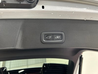 2022 Volvo XC40 Momentum