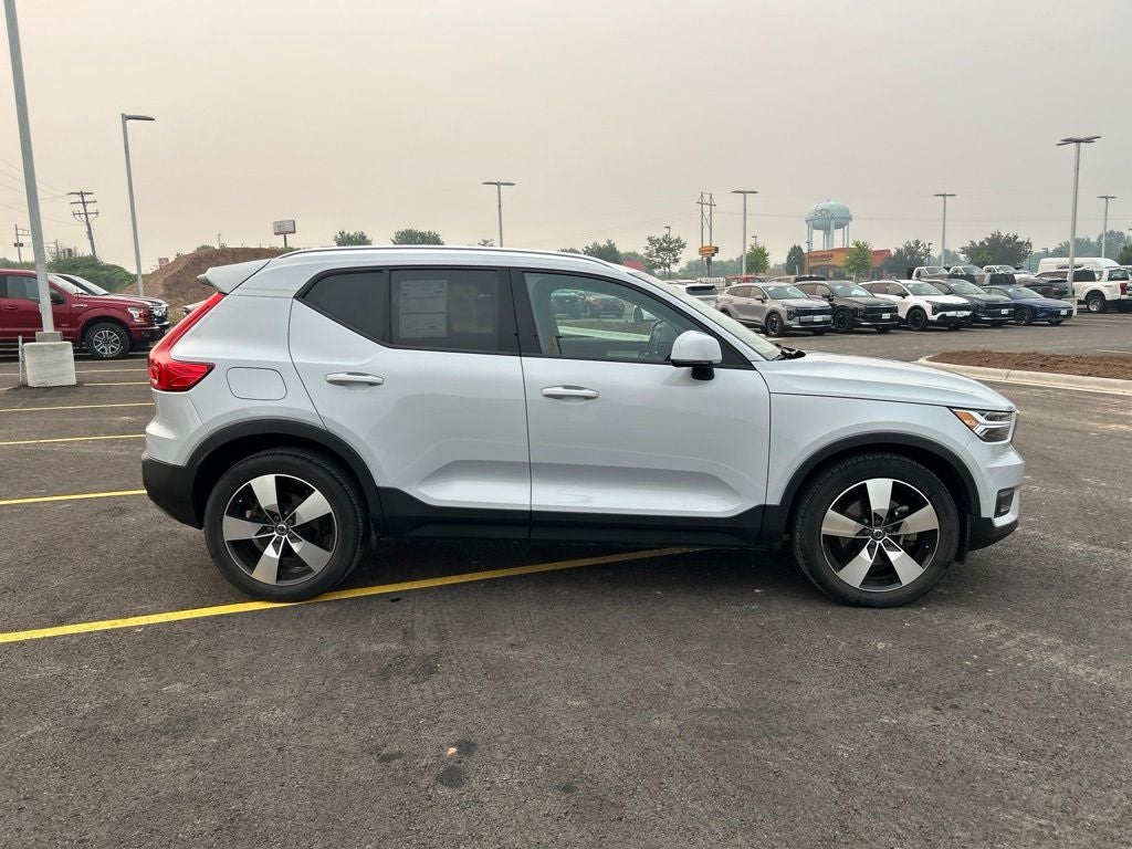 2022 Volvo XC40 Momentum