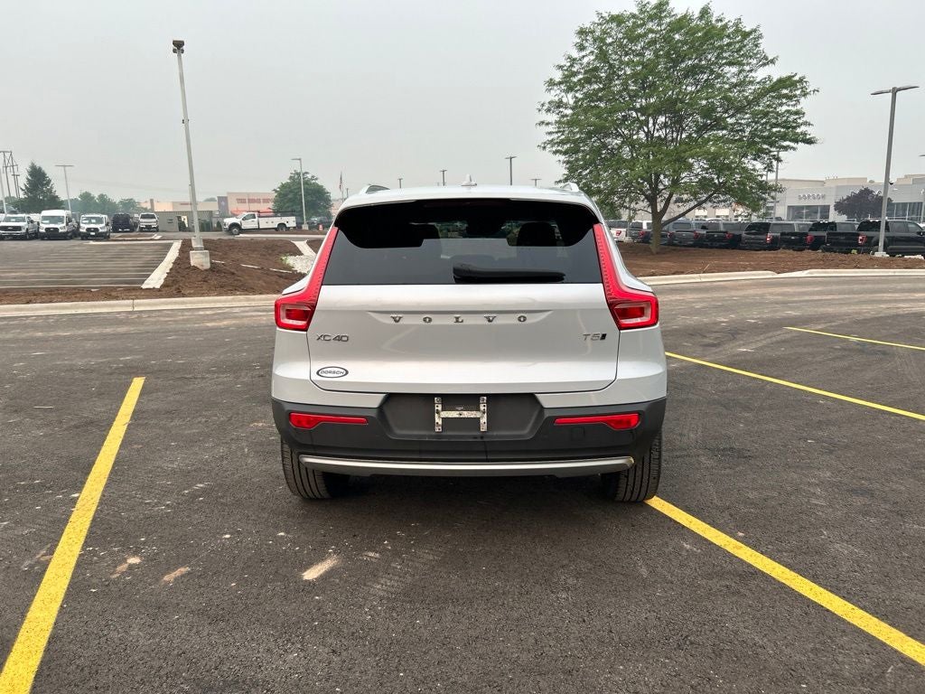 2022 Volvo XC40 Momentum