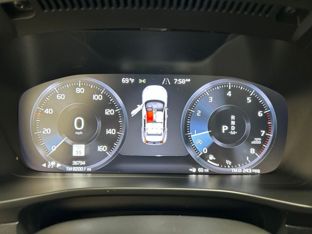 2019 Volvo XC40 Momentum