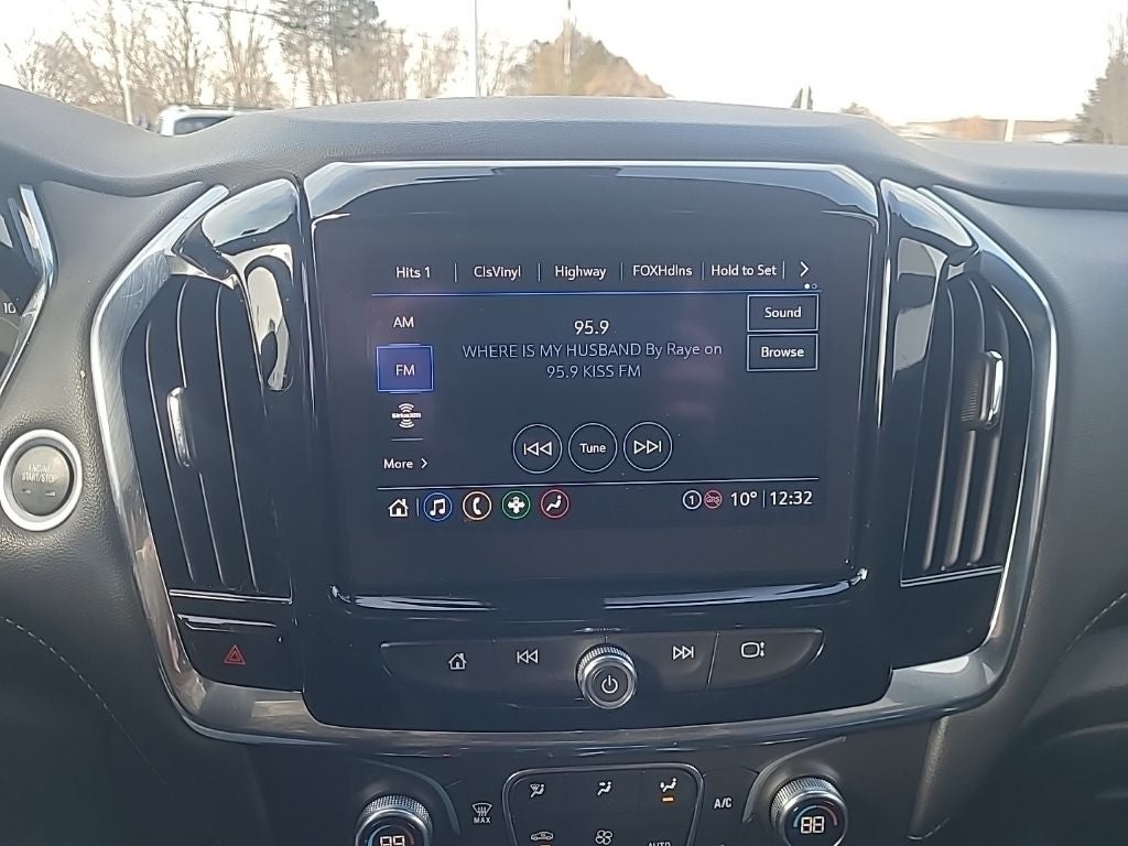 2023 Chevrolet Traverse LT Leather