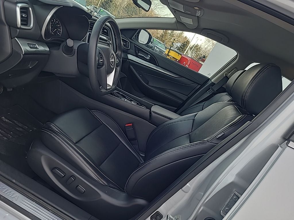 2023 Nissan Maxima SV