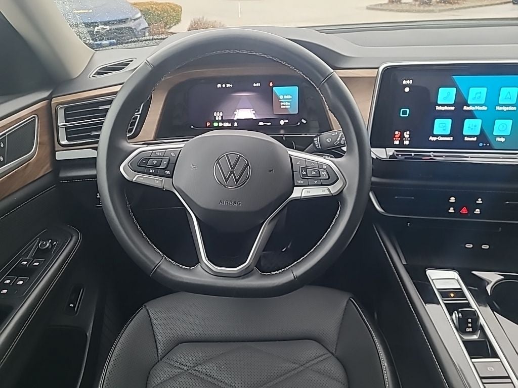 2025 Volkswagen Atlas 2.0T SE w/Technology
