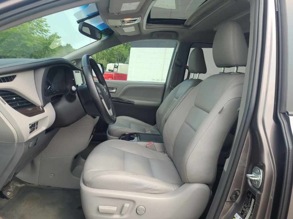 2016 Toyota Sienna XLE Premium 8 Passenger