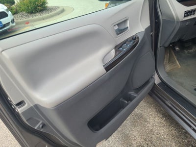 2016 Toyota Sienna XLE Premium 8 Passenger