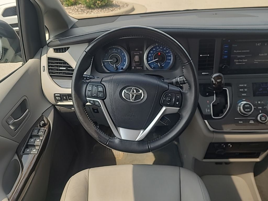 2016 Toyota Sienna XLE Premium 8 Passenger