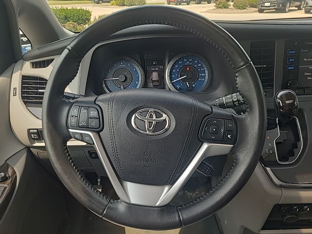 2016 Toyota Sienna XLE Premium 8 Passenger