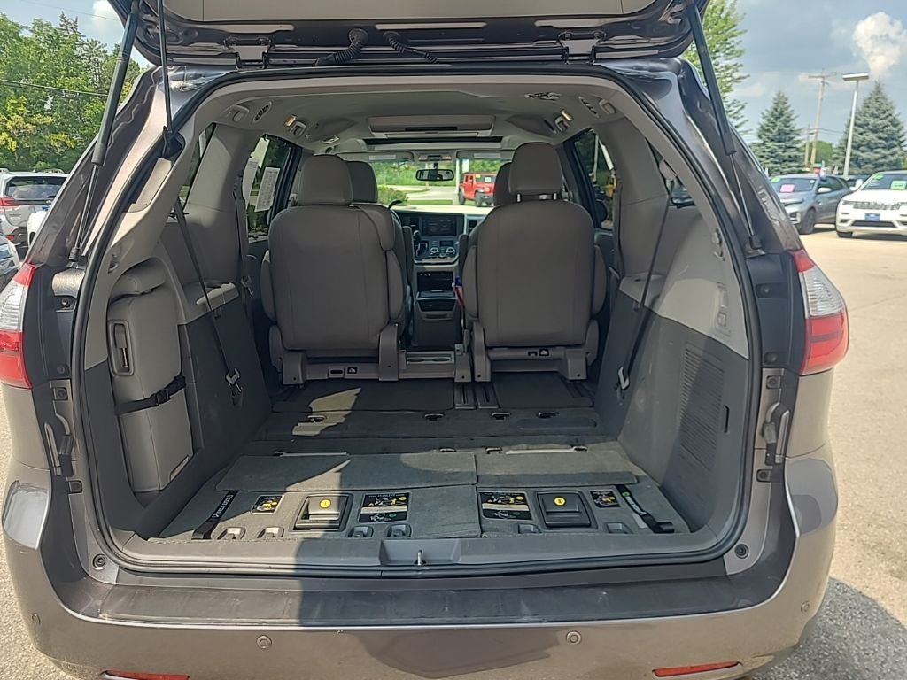 2016 Toyota Sienna XLE Premium 8 Passenger