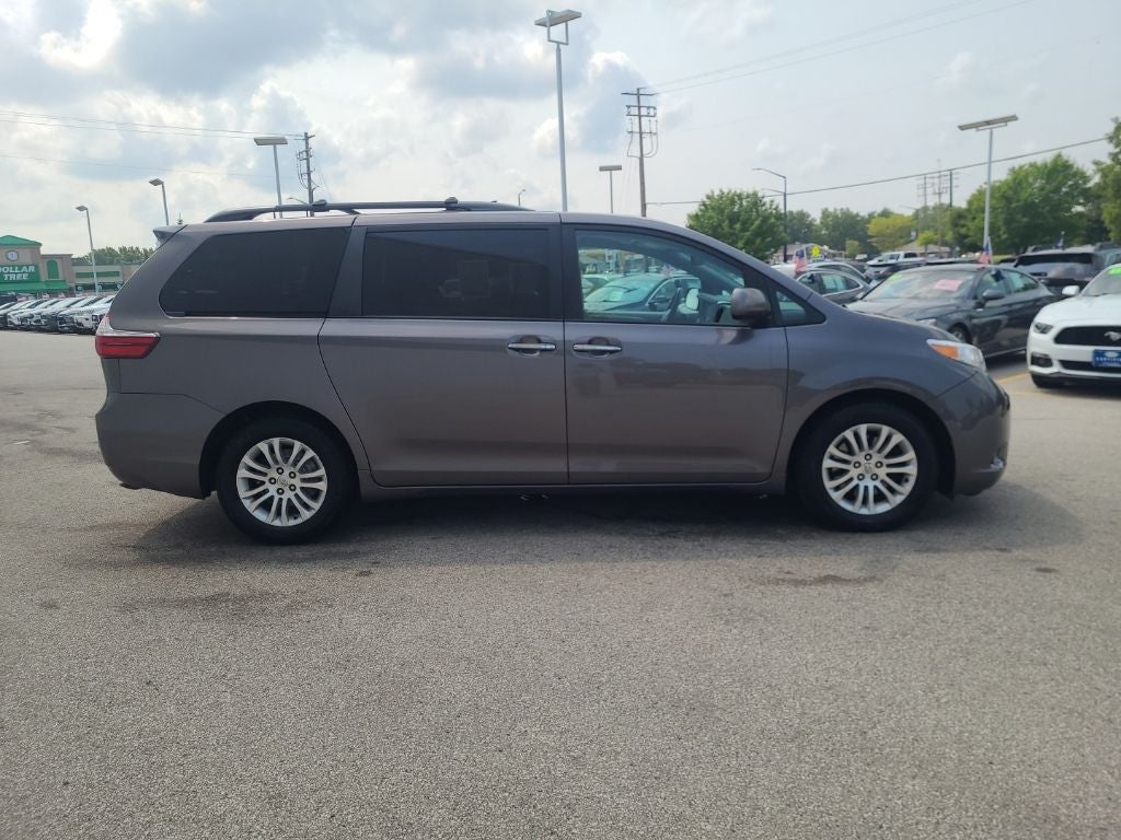 2016 Toyota Sienna XLE Premium 8 Passenger
