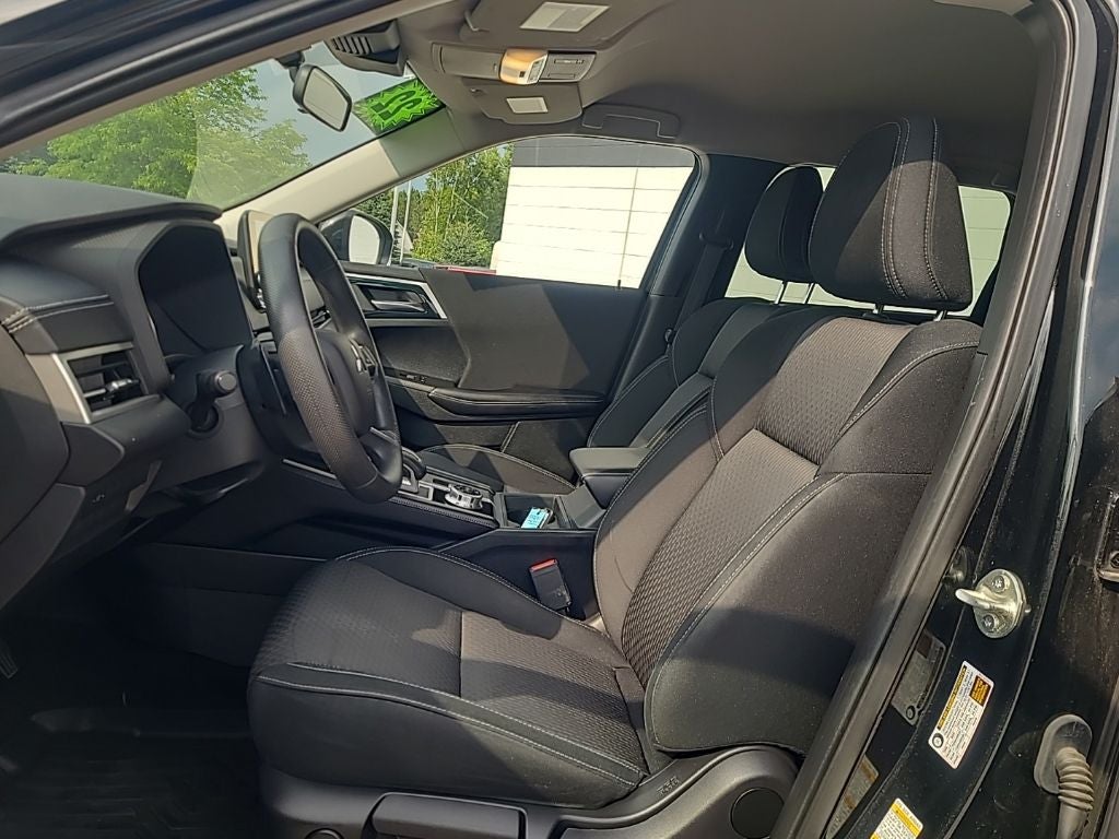 2022 Mitsubishi Outlander ES