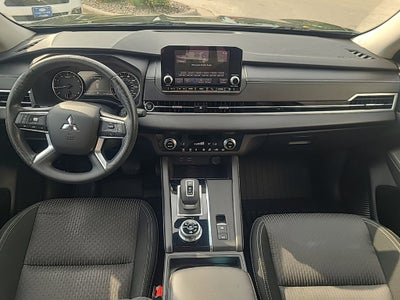 2022 Mitsubishi Outlander ES