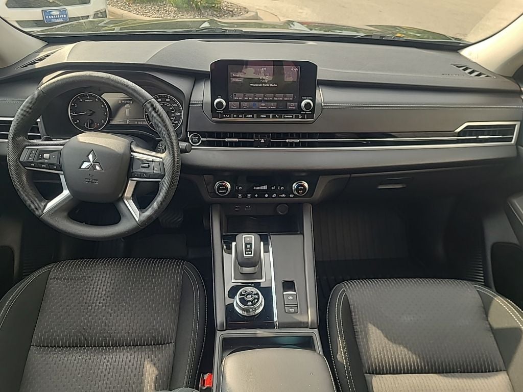 2022 Mitsubishi Outlander ES