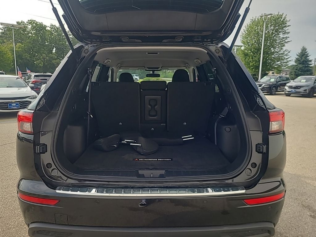 2022 Mitsubishi Outlander ES