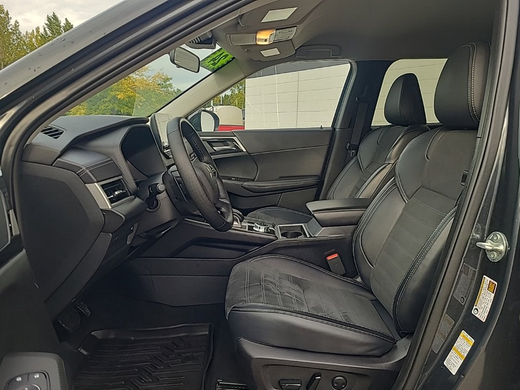 2024 Mitsubishi Outlander SE